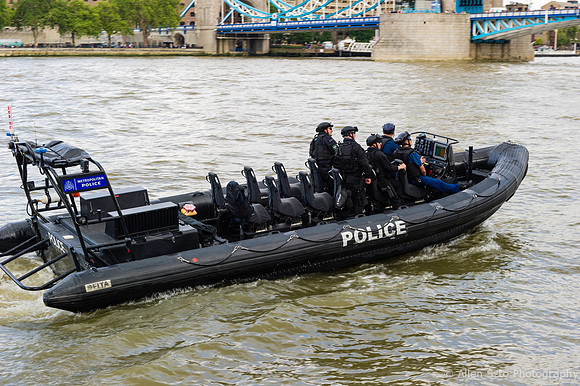 Metropolitan Police speed boat